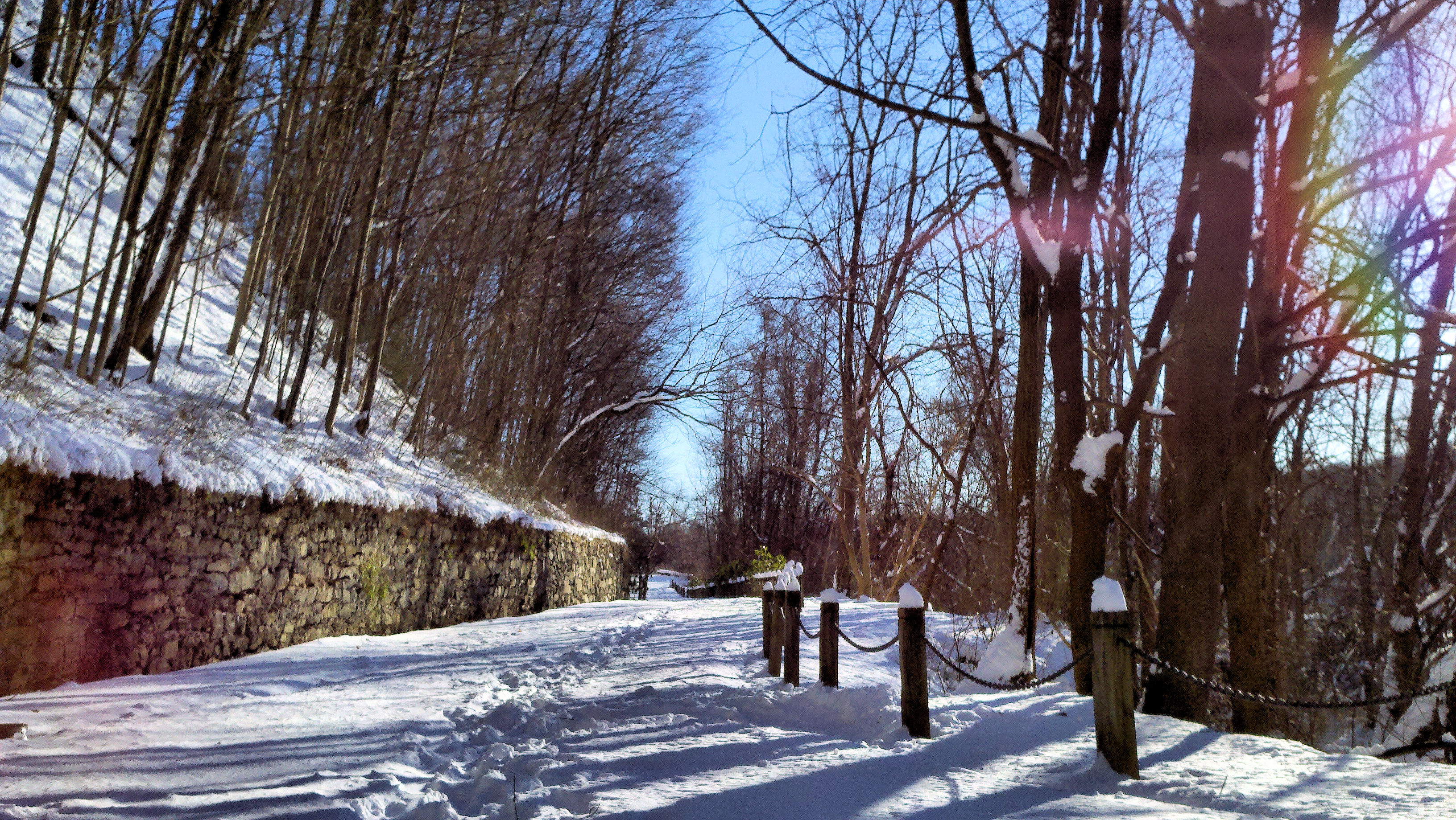 A Stroll along the Heritage Trail Below Uncas Leap